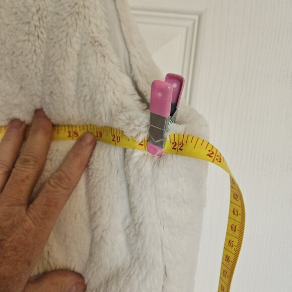 White Winter Vest **See photos for measurements** Large -XL - Picture 7 of 12